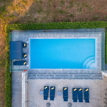 Eris Villa *