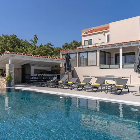 Eris Villa