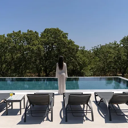 Eris Villa