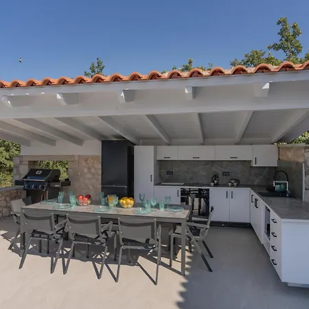 Villa Eris